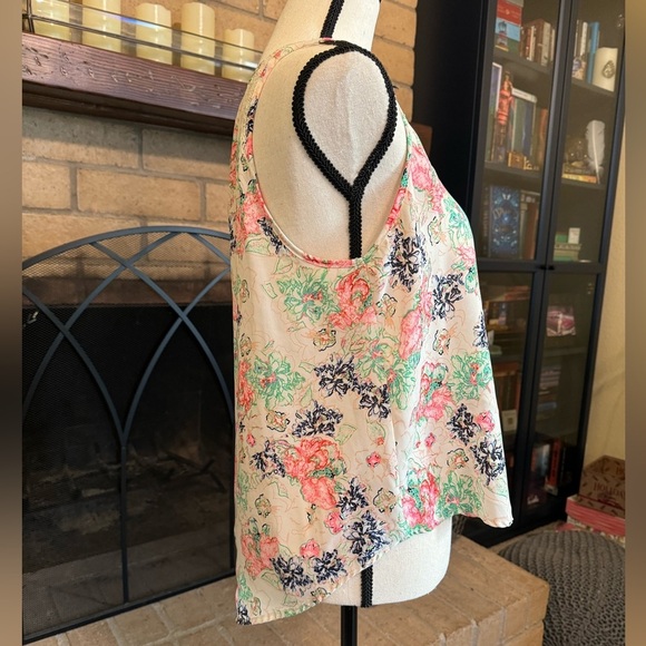 ASTR Lightweight Floral High Low Halter Top Blouse w/ Lace Design - Small - Picture 3 of 9